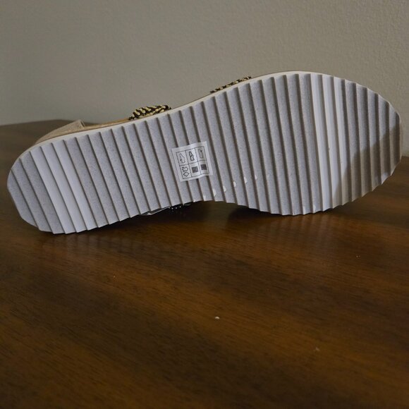 Sandals - Picture 2 of 6